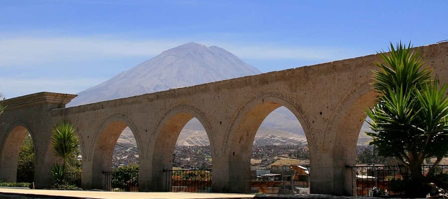 Colonial arch with volcanic mountains in the distance, Arequipa