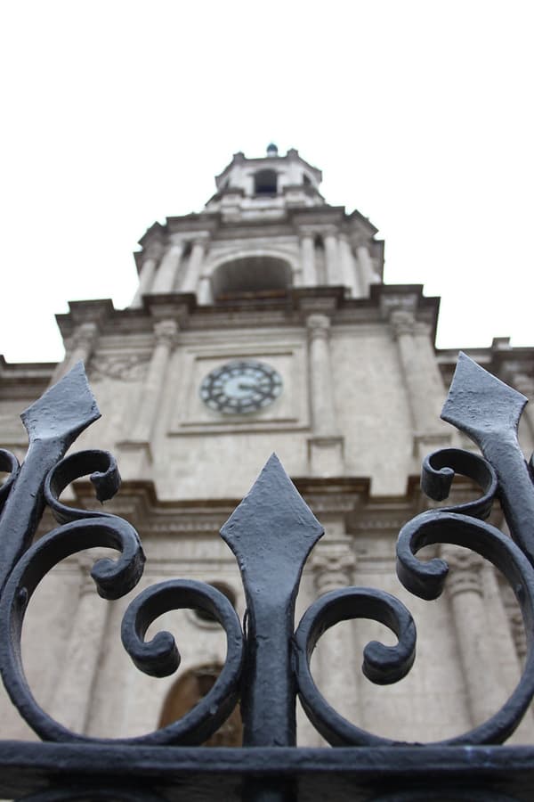 Cour avec fontaine à l'intérieur du Monastère de Santa Catalina, Arequipa